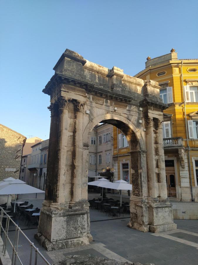 Dejan Apartment 2-Top Centar-Old Town Studio Pula Room photo