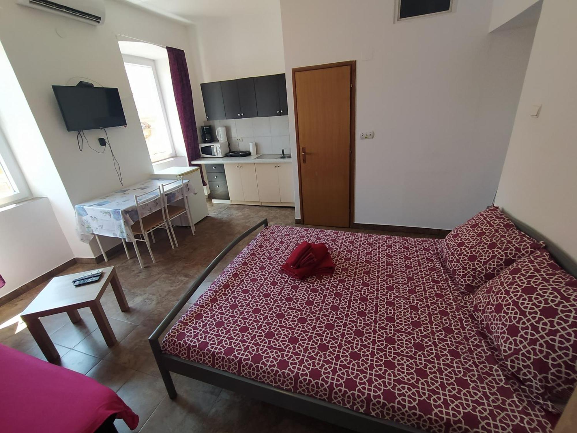 Dejan Apartment 2-Top Centar-Old Town Studio Pula Room photo