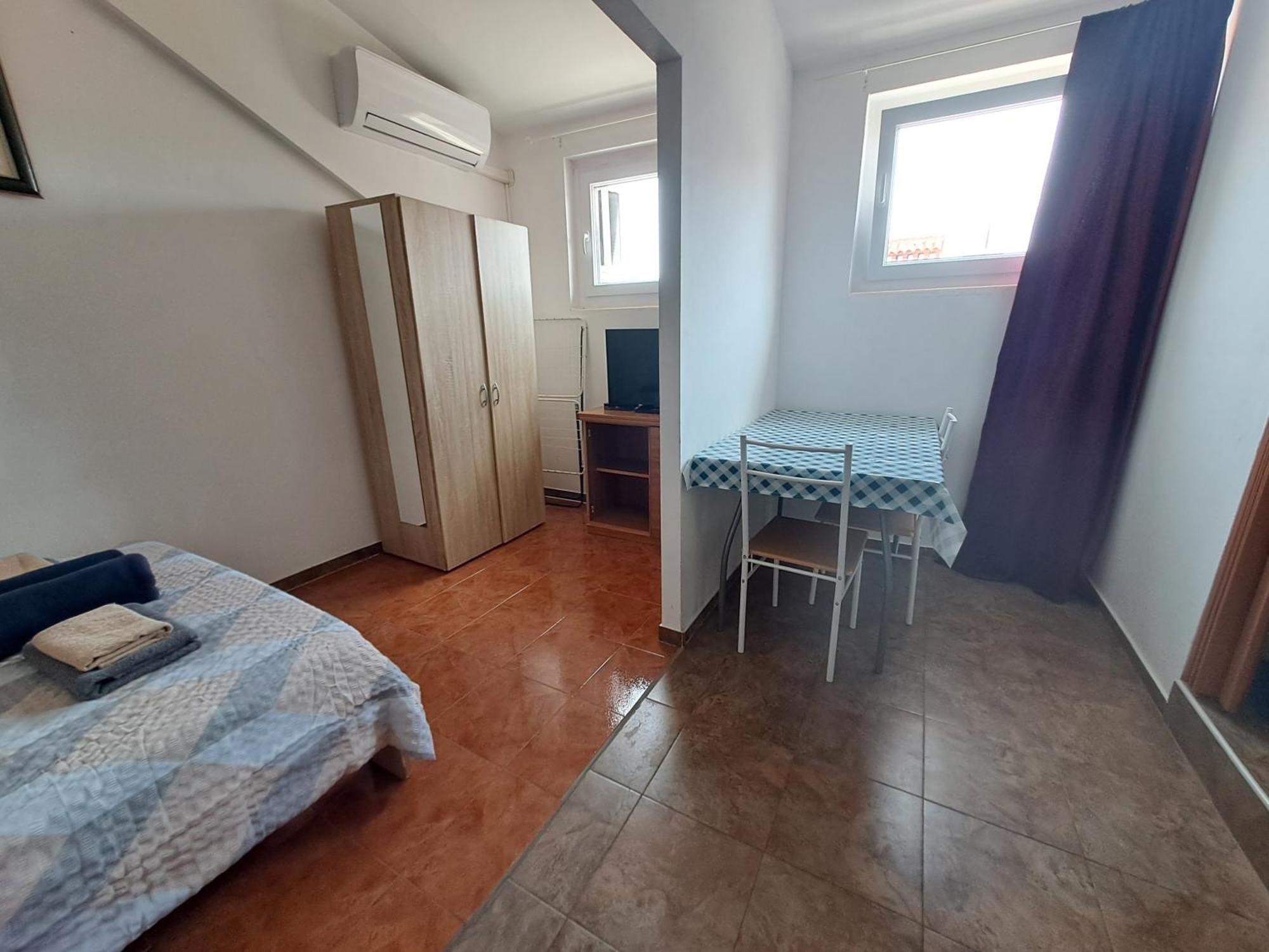 Dejan Apartment 2-Top Centar-Old Town Studio Pula Room photo