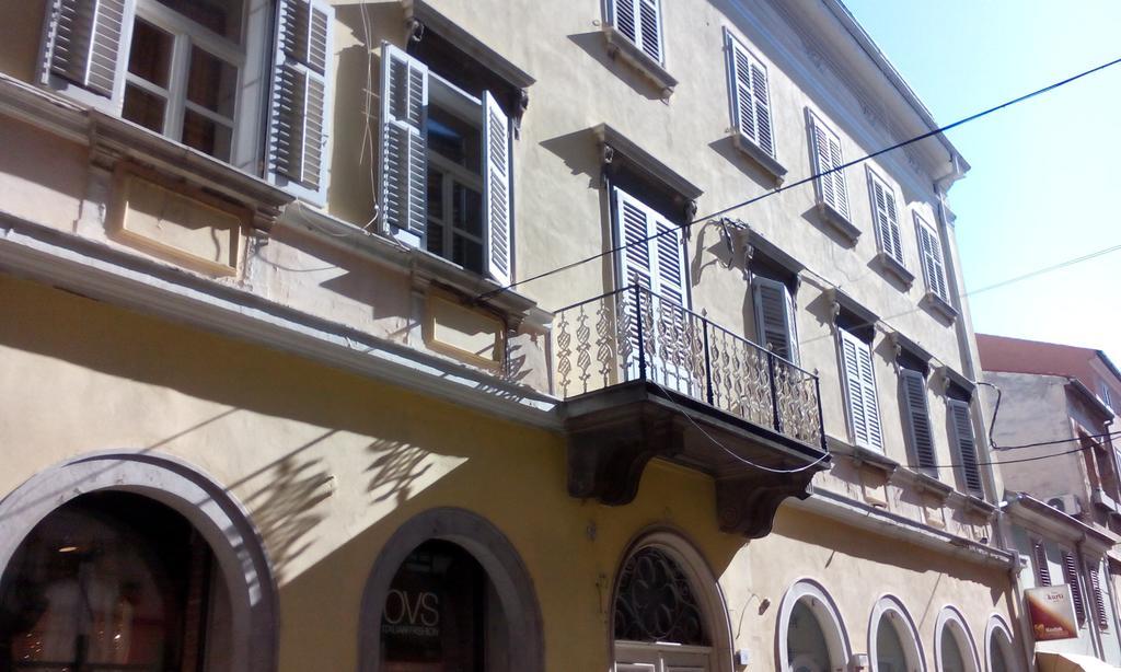 Dejan Apartment 2-Top Centar-Old Town Studio Pula Exterior photo